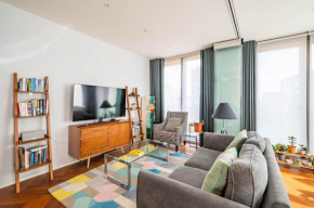 Luxury modern apartment near Battersea Park by UnderTheDoormat
